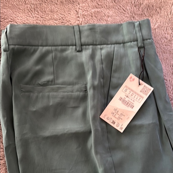 ZARA, FLOWY PLEATED PANTS
BOTTLE GREEN - Picture 3 of 13